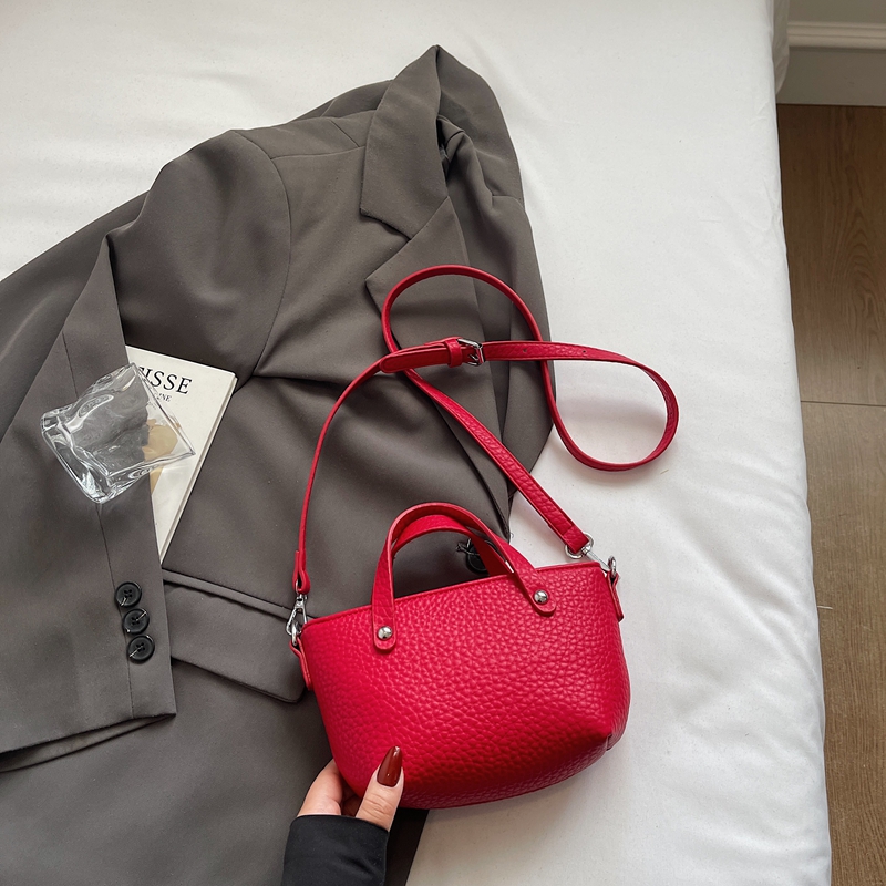 Korean-Style Versatile Shoulder Handbag for Women - 2025 Summer High-End Crossbody Small Bucket Bag Korean-Style Versatile Shoulder Handbag for Women - 2025 Summer High-End Crossbody Small Bucket Bag