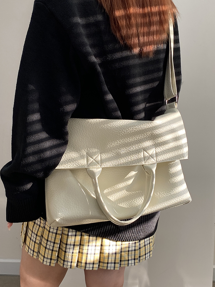 Korean Style Women's Large Capacity Tote Bag - Handheld Commuting Shoulder Crossbody Bag for Everyday Use Korean Style Women's Large Capacity Tote Bag - Handheld Commuting Shoulder Crossbody Bag for Everyday Use