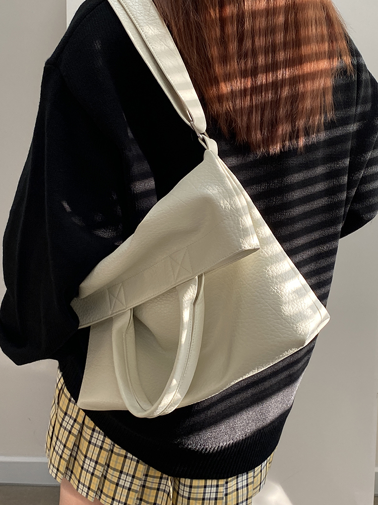 Korean Style Women's Large Capacity Tote Bag - Handheld Commuting Shoulder Crossbody Bag for Everyday Use Korean Style Women's Large Capacity Tote Bag - Handheld Commuting Shoulder Crossbody Bag for Everyday Use