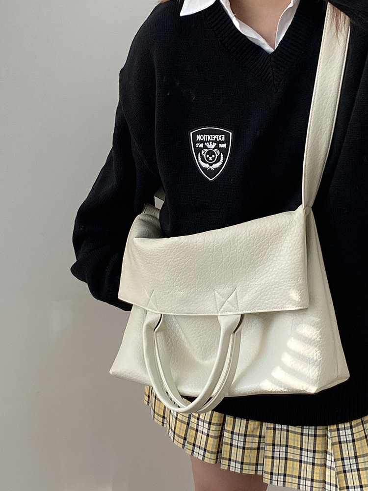 Korean Style Women's Large Capacity Tote Bag - Handheld Commuting Shoulder Crossbody Bag for Everyday Use Korean Style Women's Large Capacity Tote Bag - Handheld Commuting Shoulder Crossbody Bag for Everyday Use