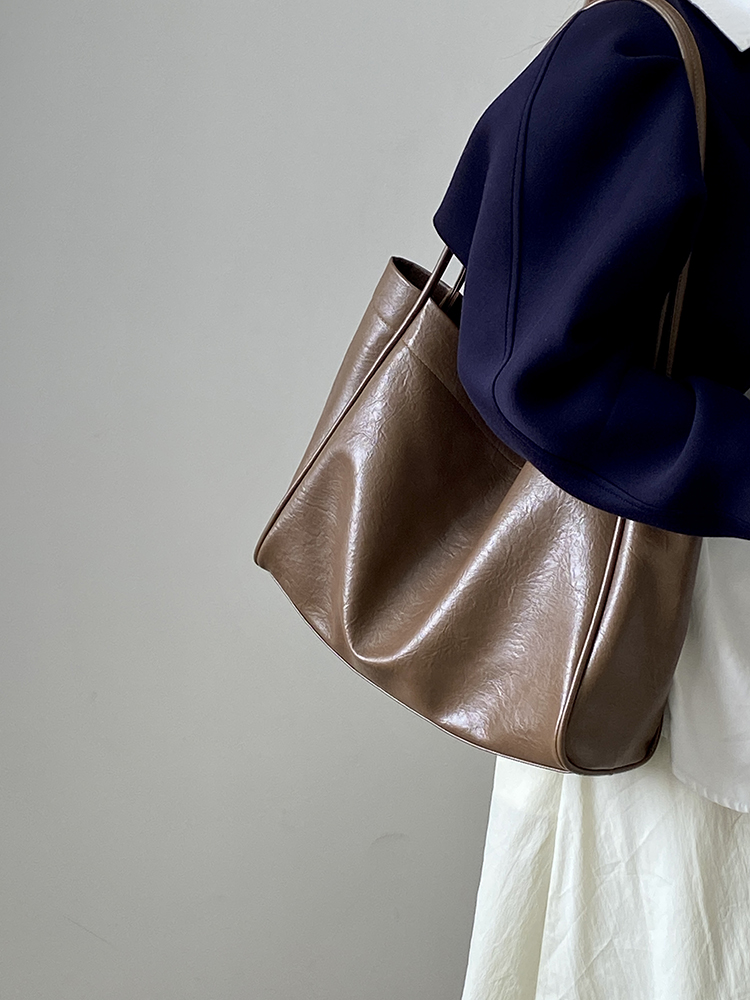 Korean Style Women's Soft Leather Commuter Tote Bag - Fashionable Casual Shoulder Bag for Everyday Use Korean Style Women's Soft Leather Commuter Tote Bag - Fashionable Casual Shoulder Bag for Everyday Use