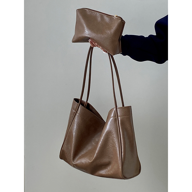 Korean Style Women's Soft Leather Commuter Tote Bag - Fashionable Casual Shoulder Bag for Everyday Use Korean Style Women's Soft Leather Commuter Tote Bag - Fashionable Casual Shoulder Bag for Everyday Use