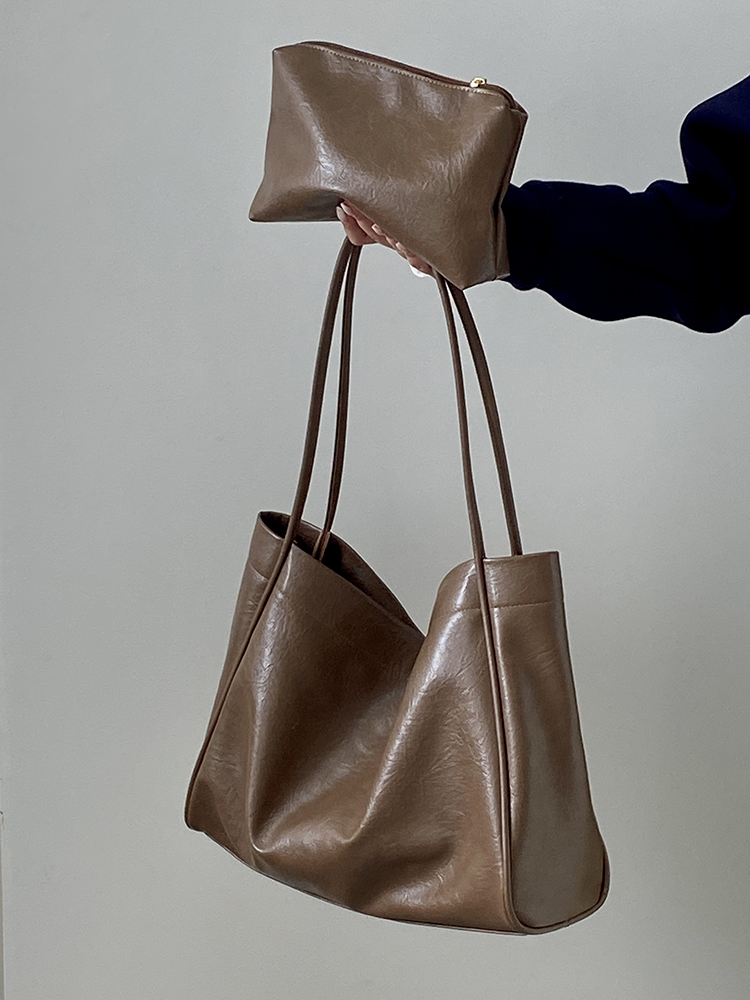 Korean Style Women's Soft Leather Commuter Tote Bag - Fashionable Casual Shoulder Bag for Everyday Use Korean Style Women's Soft Leather Commuter Tote Bag - Fashionable Casual Shoulder Bag for Everyday Use