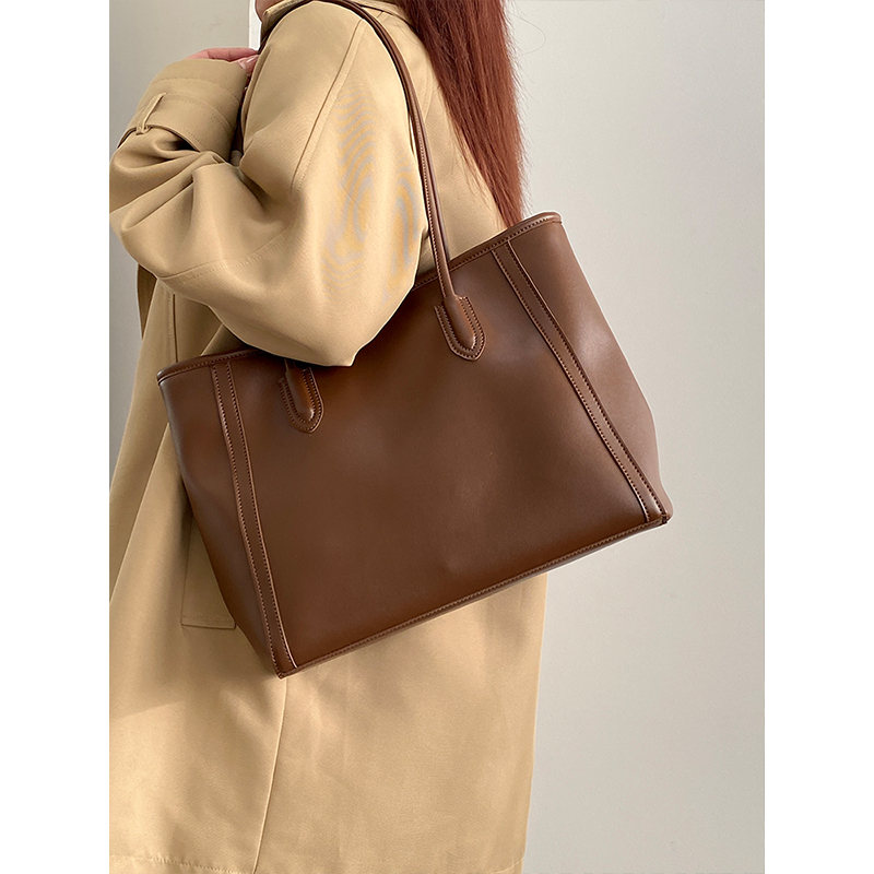 Korean Vintage Women's Shoulder Tote Bag, Large Capacity Commuting Bag for Spring and Summer, 2025 Niche Design Korean Vintage Women's Shoulder Tote Bag, Large Capacity Commuting Bag for Spring and Summer, 2025 Niche Design