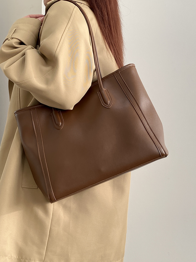 Korean Vintage Women's Shoulder Tote Bag, Large Capacity Commuting Bag for Spring and Summer, 2025 Niche Design Korean Vintage Women's Shoulder Tote Bag, Large Capacity Commuting Bag for Spring and Summer, 2025 Niche Design