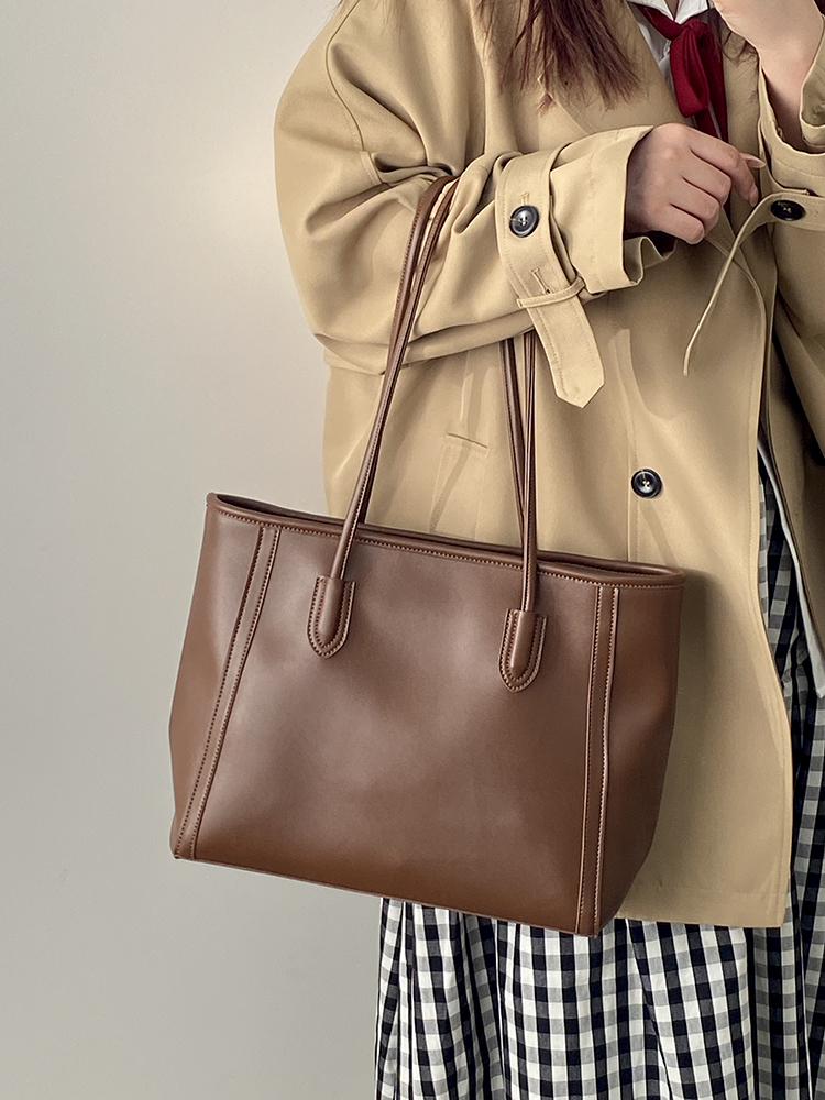 Korean Vintage Women's Shoulder Tote Bag, Large Capacity Commuting Bag for Spring and Summer, 2025 Niche Design Korean Vintage Women's Shoulder Tote Bag, Large Capacity Commuting Bag for Spring and Summer, 2025 Niche Design