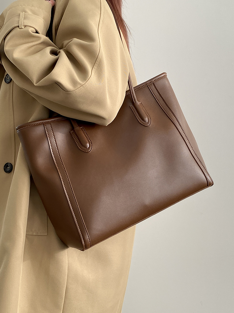 Korean Vintage Women's Shoulder Tote Bag, Large Capacity Commuting Bag for Spring and Summer, 2025 Niche Design Korean Vintage Women's Shoulder Tote Bag, Large Capacity Commuting Bag for Spring and Summer, 2025 Niche Design