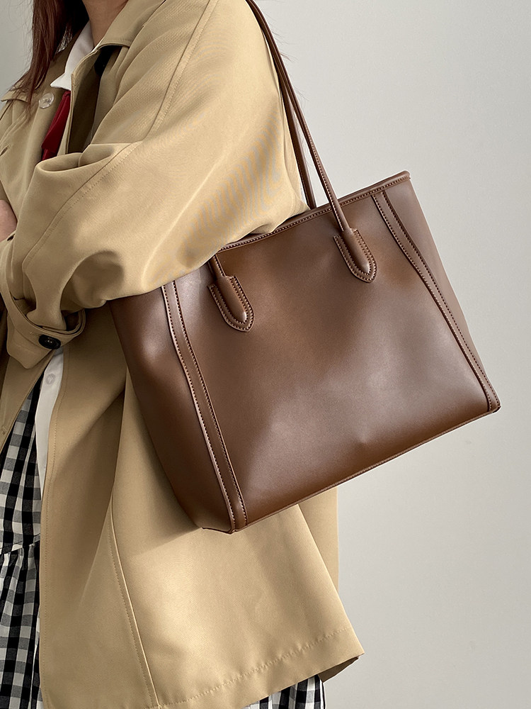 Korean Vintage Women's Shoulder Tote Bag, Large Capacity Commuting Bag for Spring and Summer, 2025 Niche Design Korean Vintage Women's Shoulder Tote Bag, Large Capacity Commuting Bag for Spring and Summer, 2025 Niche Design