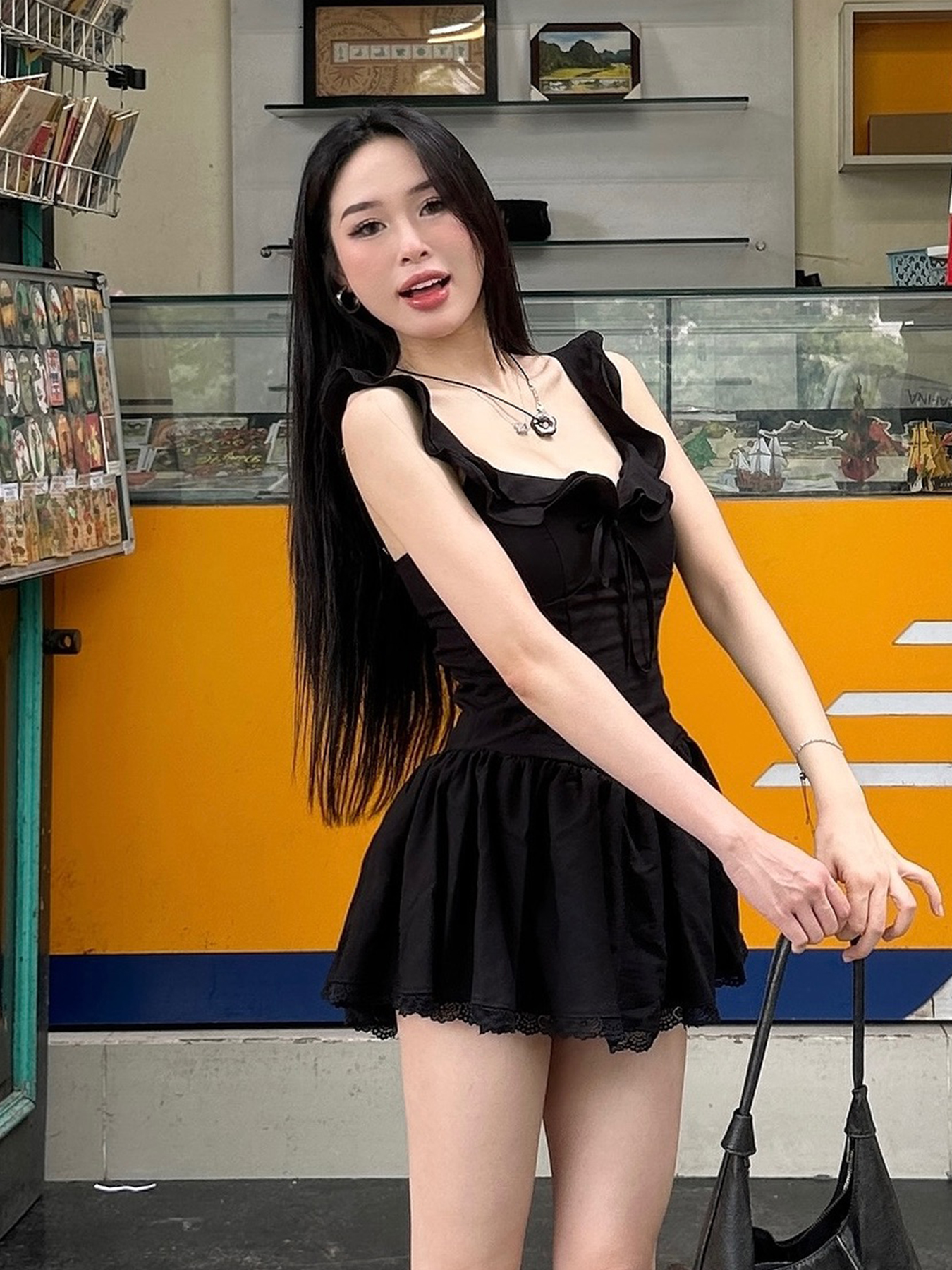 Lace-Trimmed Low-Neck Little Black Dress with A-Line Silhouette and Pleated Skirt - Elegant Hepburn Style for Effortless Chic Lace-Trimmed Low-Neck Little Black Dress with A-Line Silhouette and Pleated Skirt - Elegant Hepburn Style for Effortless Chic