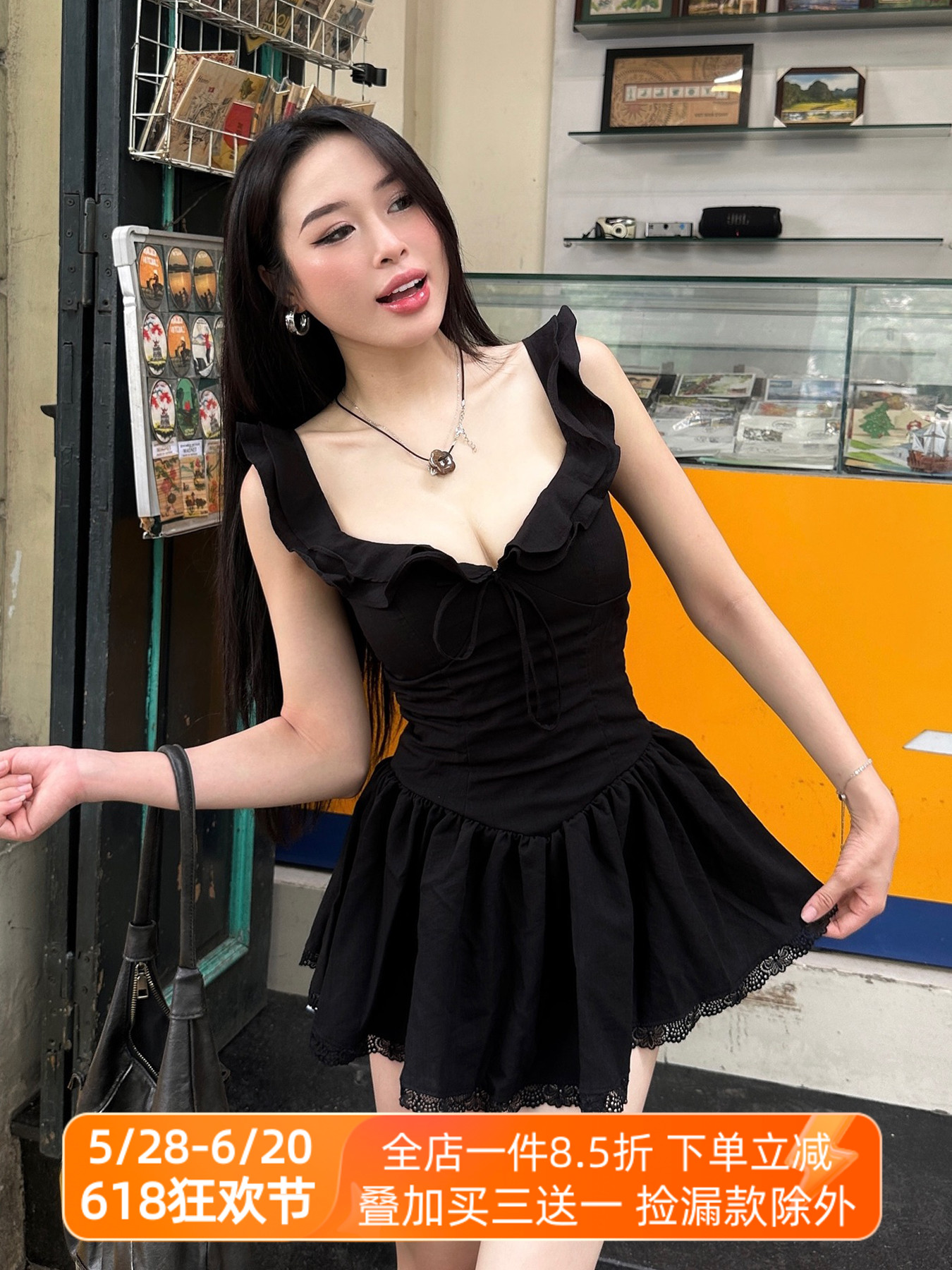 Lace-Trimmed Low-Neck Little Black Dress with A-Line Silhouette and Pleated Skirt - Elegant Hepburn Style for Effortless Chic Lace-Trimmed Low-Neck Little Black Dress with A-Line Silhouette and Pleated Skirt - Elegant Hepburn Style for Effortless Chic