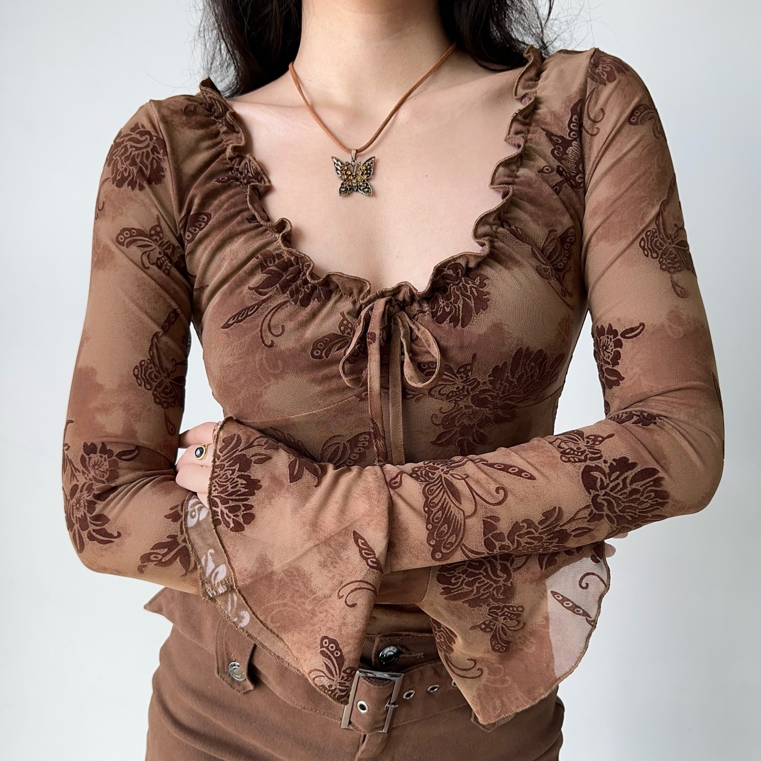 Lace-Trimmed Tie-Up Velvet T-Shirt for Women, Fitted Purple Top with Bell Sleeves, European American Style, Y2K Fashion Lace-Trimmed Tie-Up Velvet T-Shirt for Women, Fitted Purple Top with Bell Sleeves, European American Style, Y2K Fashion