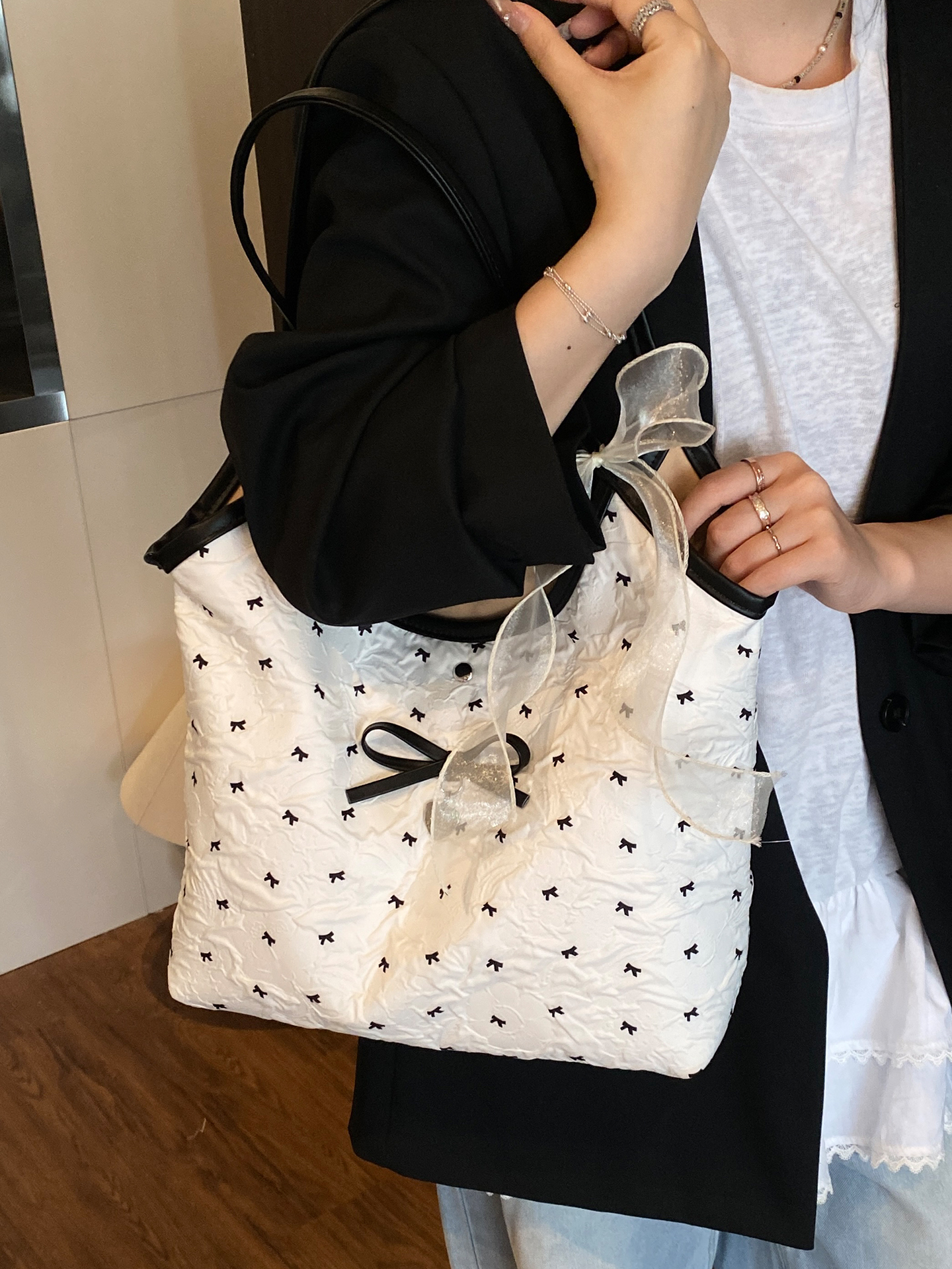 Large Butterfly Knot Handbag for Women - 2025 Trendy Casual Versatile Shoulder Tote Bag with High Capacity Large Butterfly Knot Handbag for Women - 2025 Trendy Casual Versatile Shoulder Tote Bag with High Capacity