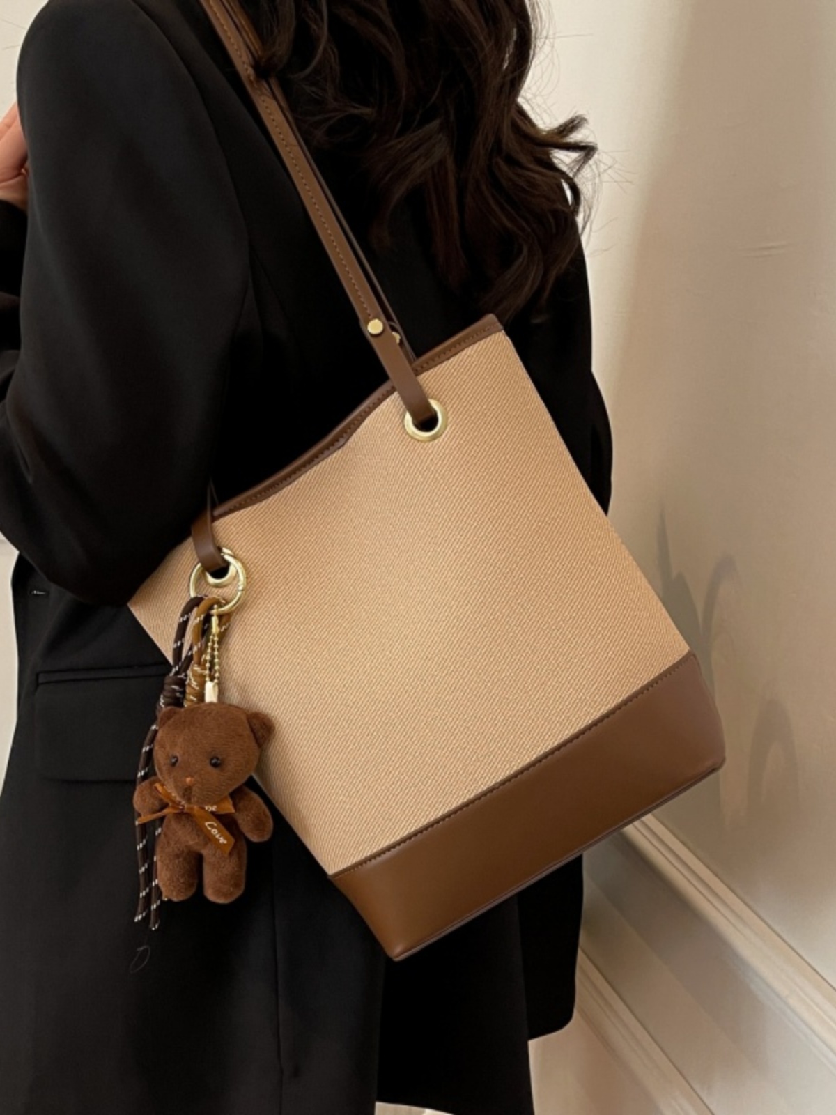 Large Capacity Canvas Shoulder Bag for Women, 2025 Trendy Versatile Commuter Bucket Tote, Niche Fashion Underarm Bag Large Capacity Canvas Shoulder Bag for Women, 2025 Trendy Versatile Commuter Bucket Tote, Niche Fashion Underarm Bag