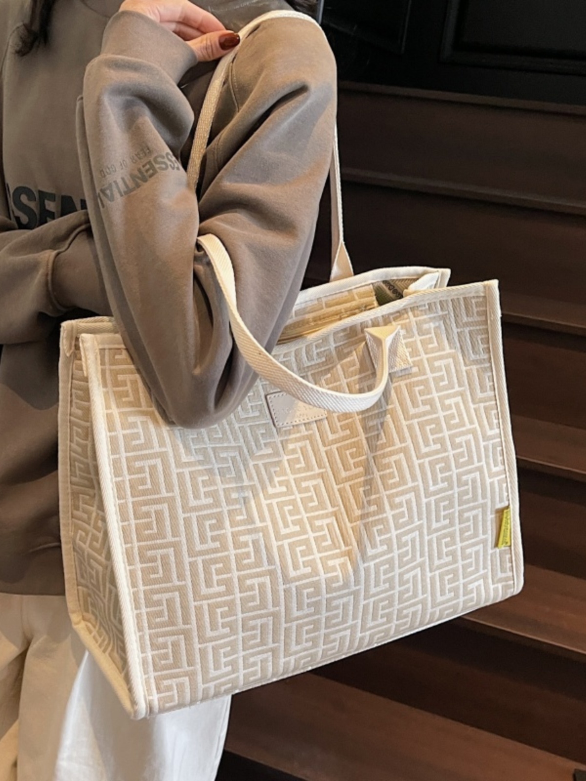 Large Capacity Canvas Tote Bag for Women - 2025 Fashionable Portable Shoulder Bag for Shopping and Travel Large Capacity Canvas Tote Bag for Women - 2025 Fashionable Portable Shoulder Bag for Shopping and Travel