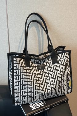 Large Capacity Canvas Tote Bag for Women - 2025 Fashionable Portable Shoulder Bag for Shopping and Travel