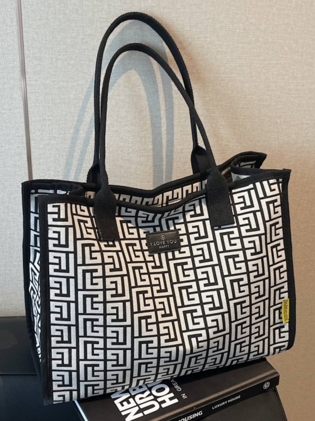 Large Capacity Canvas Tote Bag for Women - 2025 Fashionable Portable Shoulder Bag for Shopping and Travel Large Capacity Canvas Tote Bag for Women - 2025 Fashionable Portable Shoulder Bag for Shopping and Travel