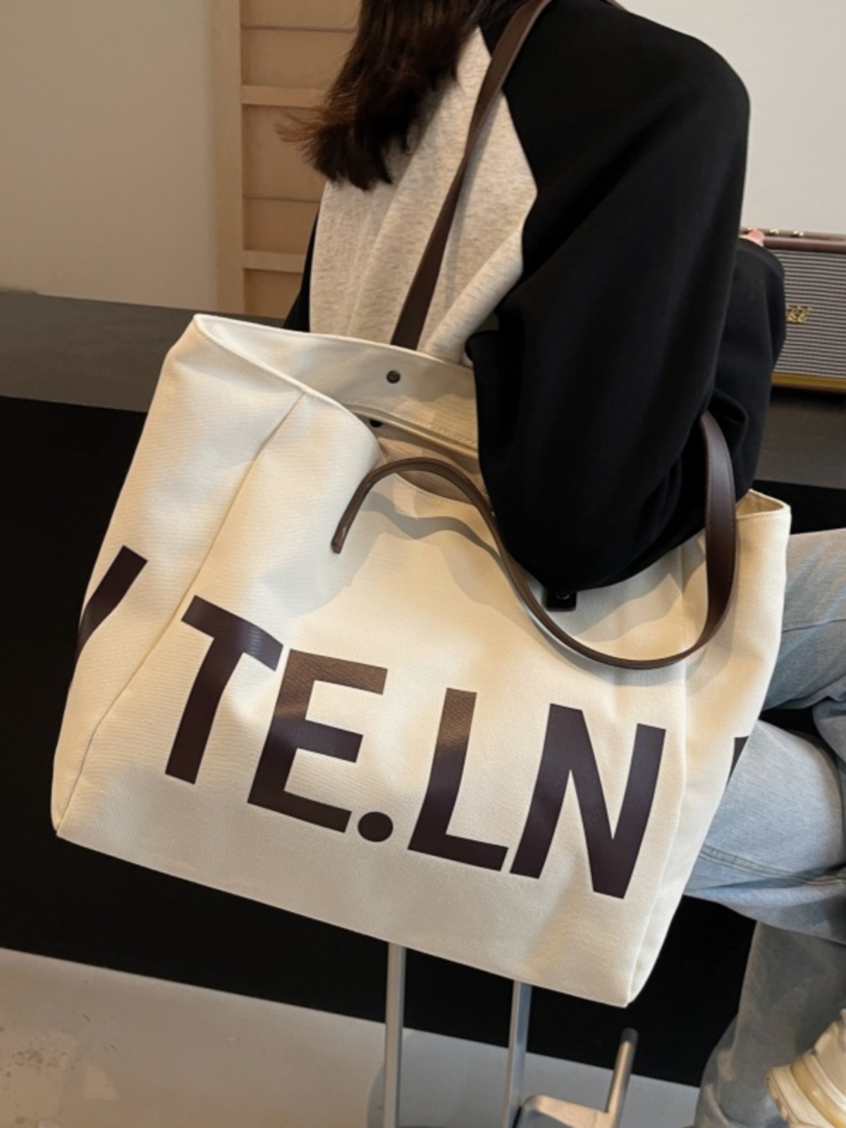 Large Capacity Canvas Tote Bag for Women - 2025 New Style Letter Print Shoulder Bag for Class, Commuting, and Travel Large Capacity Canvas Tote Bag for Women - 2025 New Style Letter Print Shoulder Bag for Class, Commuting, and Travel