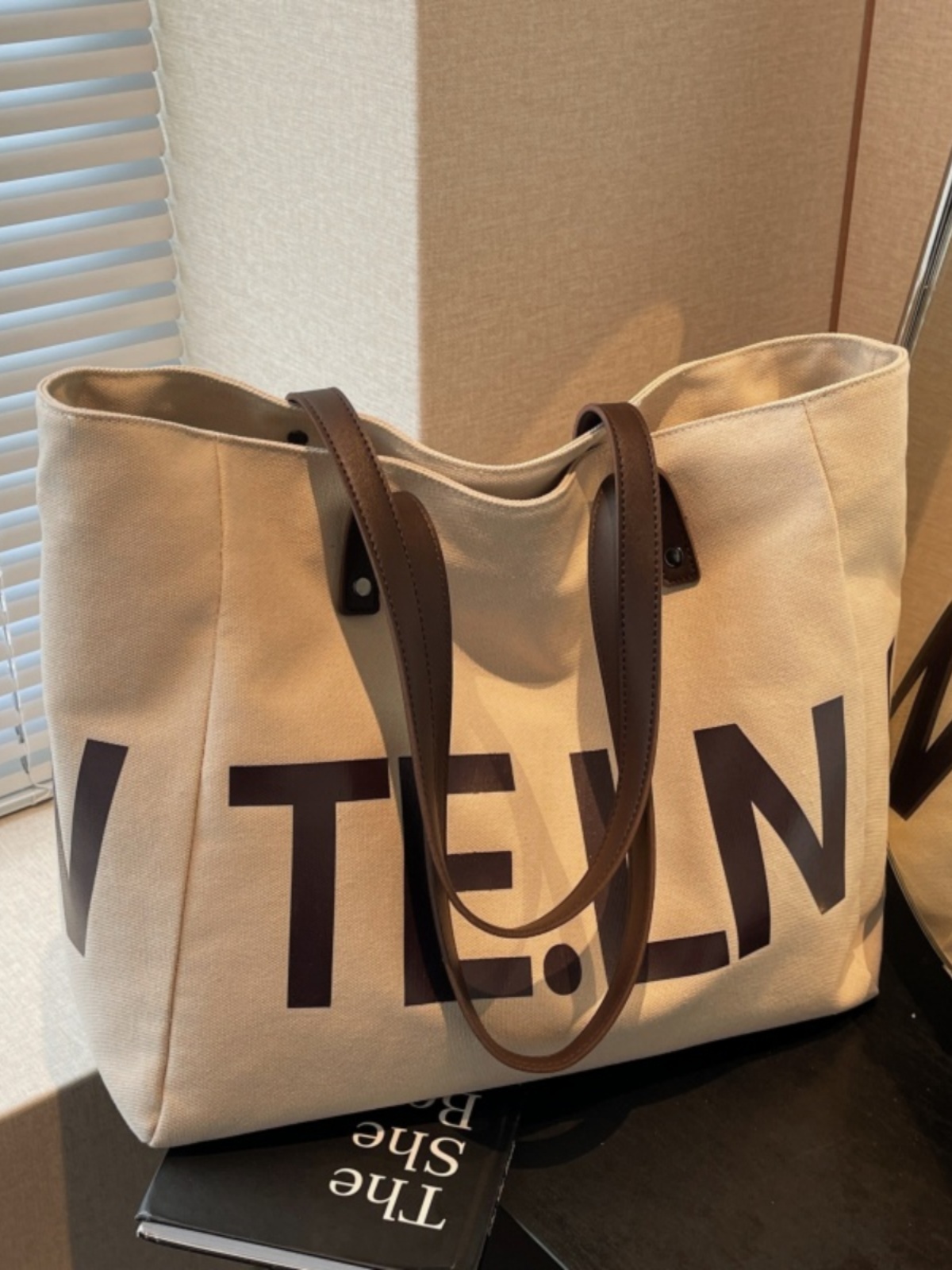 Large Capacity Canvas Tote Bag for Women - 2025 New Style Letter Print Shoulder Bag for Class, Commuting, and Travel Large Capacity Canvas Tote Bag for Women - 2025 New Style Letter Print Shoulder Bag for Class, Commuting, and Travel