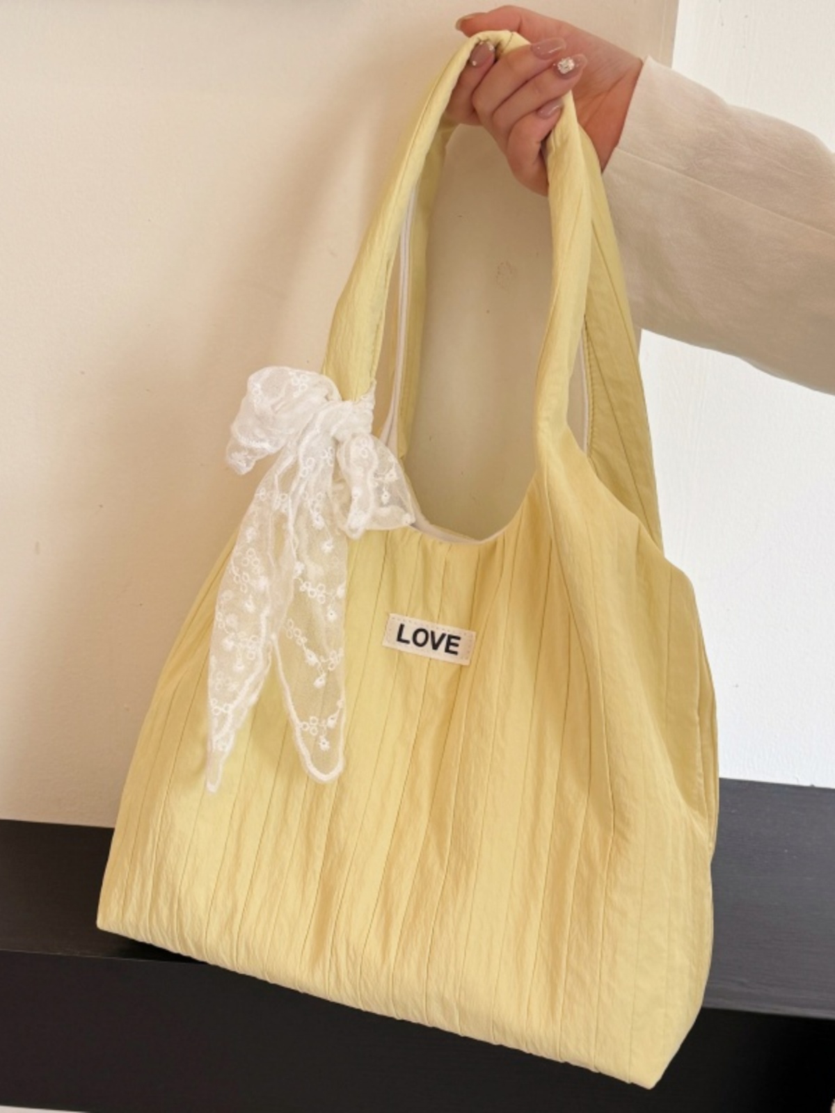 Large Capacity Canvas Tote Bag for Women - Relaxed Single-Shoulder Design, Ideal for College Students and Commuters Large Capacity Canvas Tote Bag for Women - Relaxed Single-Shoulder Design, Ideal for College Students and Commuters