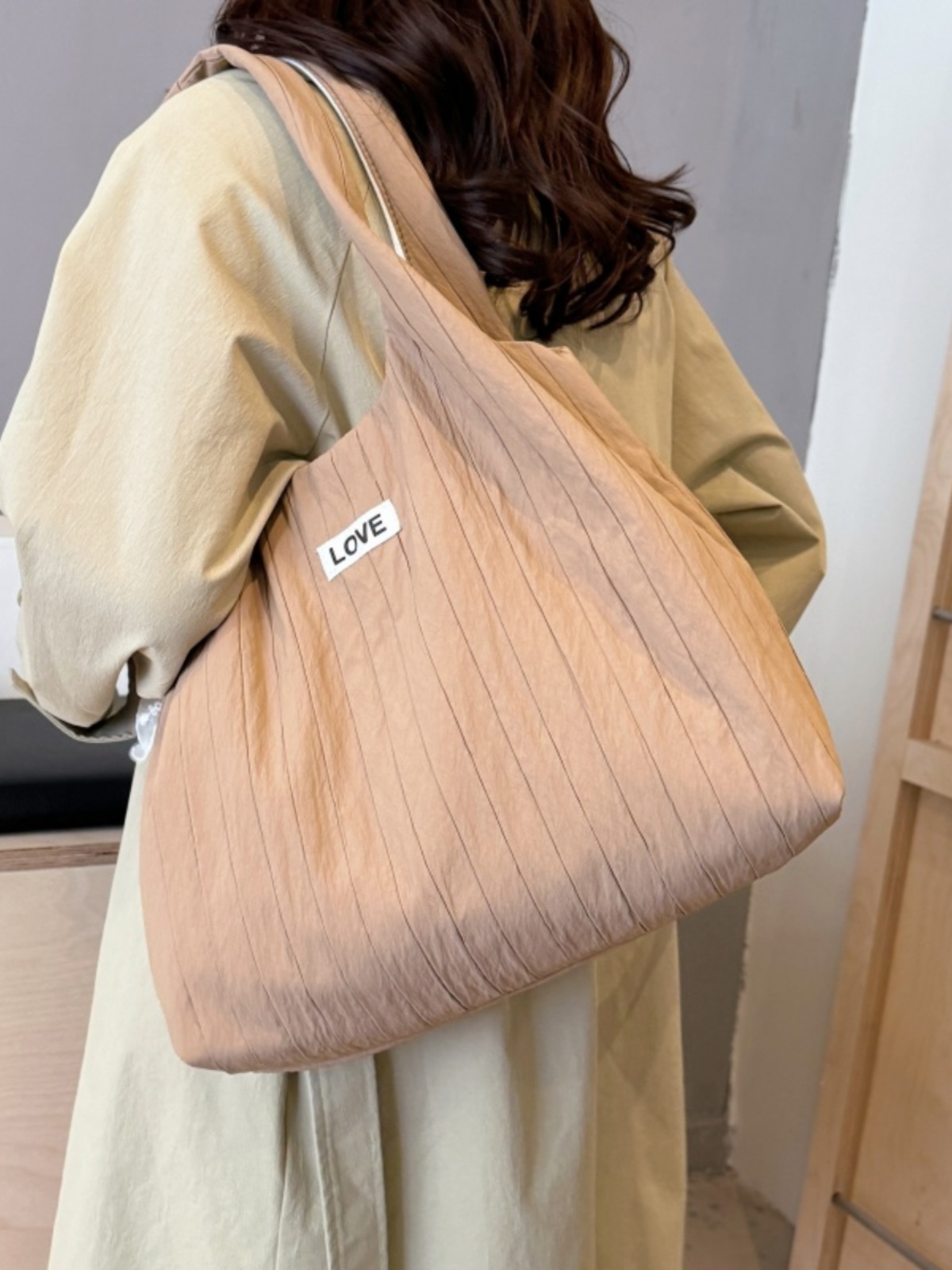 Large Capacity Canvas Tote Bag for Women - Relaxed Single-Shoulder Design, Ideal for College Students and Commuters Large Capacity Canvas Tote Bag for Women - Relaxed Single-Shoulder Design, Ideal for College Students and Commuters