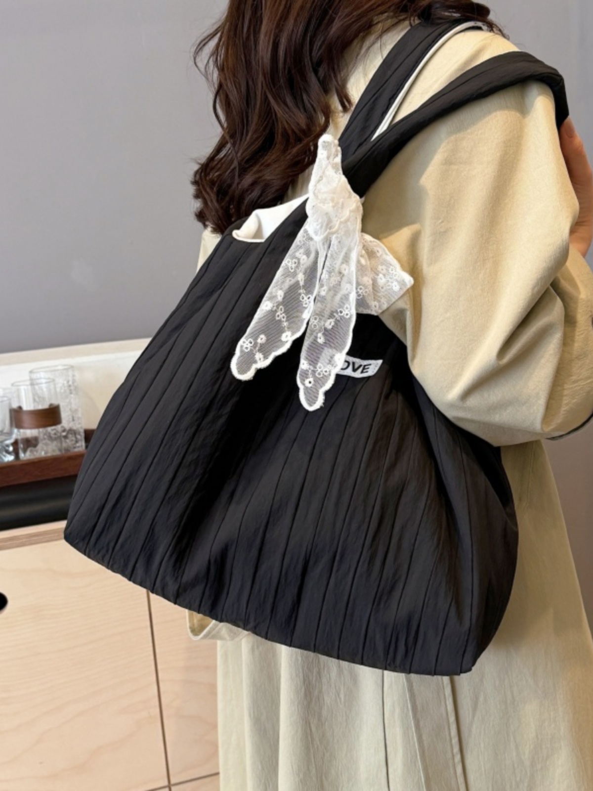 Large Capacity Canvas Tote Bag for Women - Relaxed Single-Shoulder Design, Ideal for College Students and Commuters Large Capacity Canvas Tote Bag for Women - Relaxed Single-Shoulder Design, Ideal for College Students and Commuters