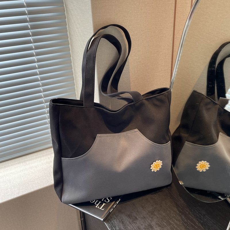 Large Capacity Canvas Tote Bag for Women - Versatile Commuting Shoulder Bag, 2025 Style, Perfect for Students and Daily Use Large Capacity Canvas Tote Bag for Women - Versatile Commuting Shoulder Bag, 2025 Style, Perfect for Students and Daily Use