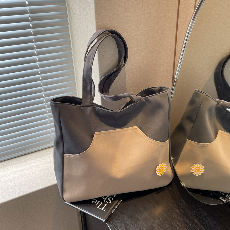 Large Capacity Canvas Tote Bag for Women - Versatile Commuting Shoulder Bag, 2025 Style, Perfect for Students and Daily Use Large Capacity Canvas Tote Bag for Women - Versatile Commuting Shoulder Bag, 2025 Style, Perfect for Students and Daily Use