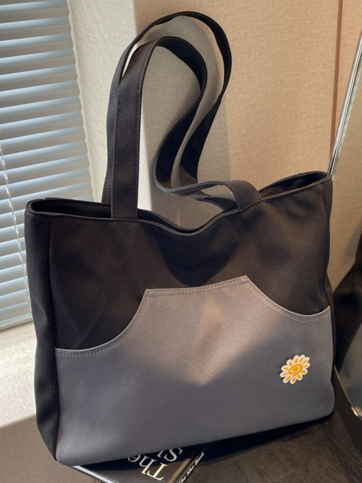 Large Capacity Canvas Tote Bag for Women - Versatile Commuting Shoulder Bag, 2025 Style, Perfect for Students and Daily Use Large Capacity Canvas Tote Bag for Women - Versatile Commuting Shoulder Bag, 2025 Style, Perfect for Students and Daily Use