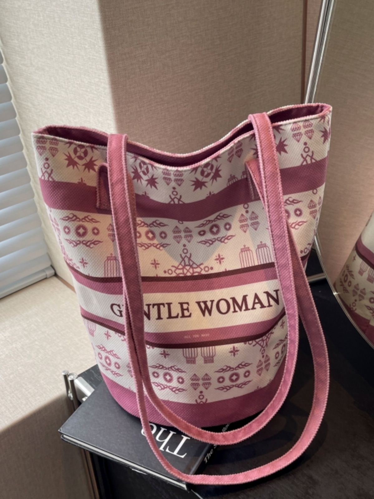 Large Capacity Ethnic Style Women's Canvas Tote Bag - 2025 Commuting Single Shoulder Bucket Bag for Everyday Use Large Capacity Ethnic Style Women's Canvas Tote Bag - 2025 Commuting Single Shoulder Bucket Bag for Everyday Use