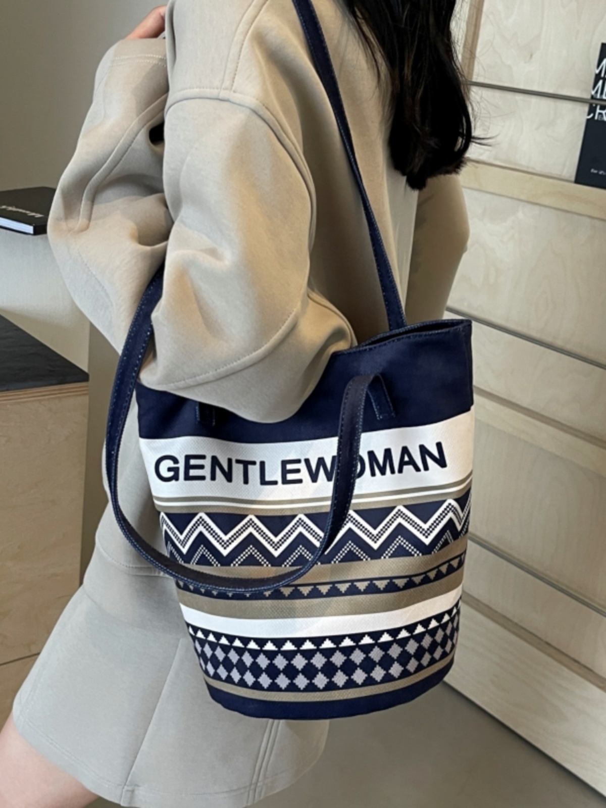 Large Capacity Ethnic Style Women's Canvas Tote Bag - 2025 Commuting Single Shoulder Bucket Bag for Everyday Use Large Capacity Ethnic Style Women's Canvas Tote Bag - 2025 Commuting Single Shoulder Bucket Bag for Everyday Use
