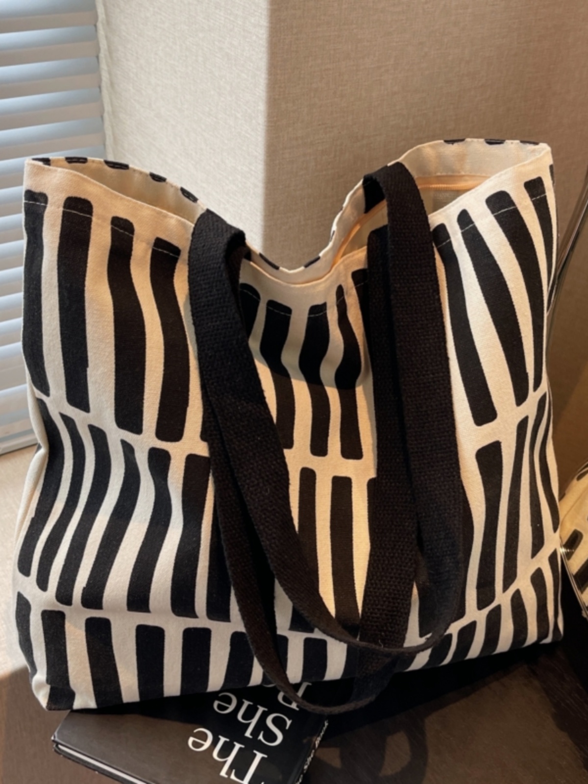 Large Capacity Graffiti Canvas Tote Bag for Women - Japanese Style Shopping Bag for Students and Commuting Large Capacity Graffiti Canvas Tote Bag for Women - Japanese Style Shopping Bag for Students and Commuting