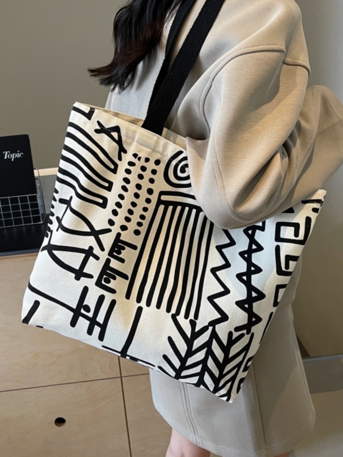 Large Capacity Graffiti Canvas Tote Bag for Women - Japanese Style Shopping Bag for Students and Commuting Large Capacity Graffiti Canvas Tote Bag for Women - Japanese Style Shopping Bag for Students and Commuting