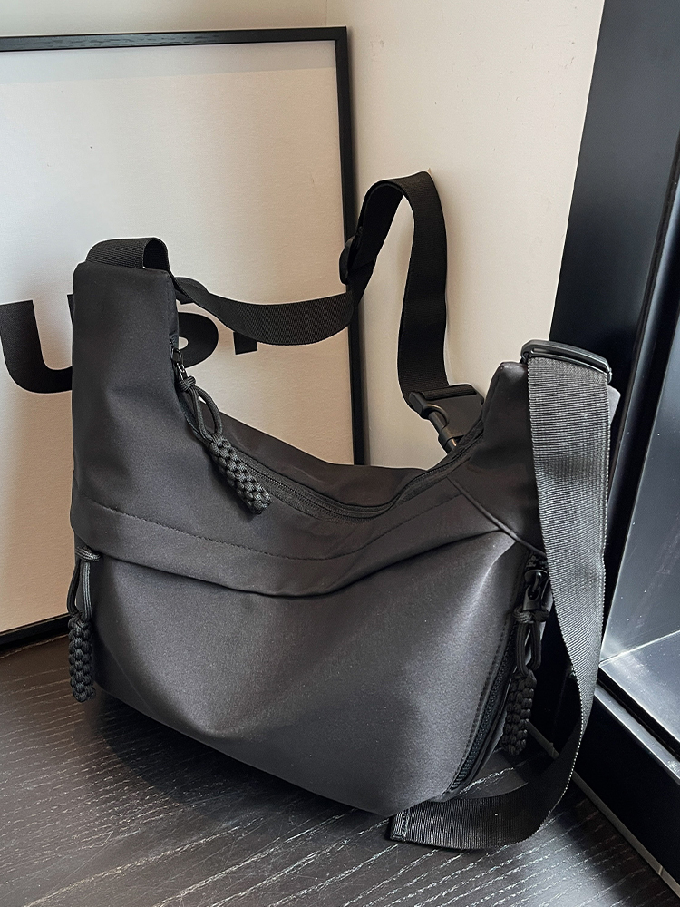 Large-Capacity Korean-Style Tote Bag for Women - 2025 Spring/Summer Casual Commuting Shoulder Bag Large-Capacity Korean-Style Tote Bag for Women - 2025 Spring/Summer Casual Commuting Shoulder Bag