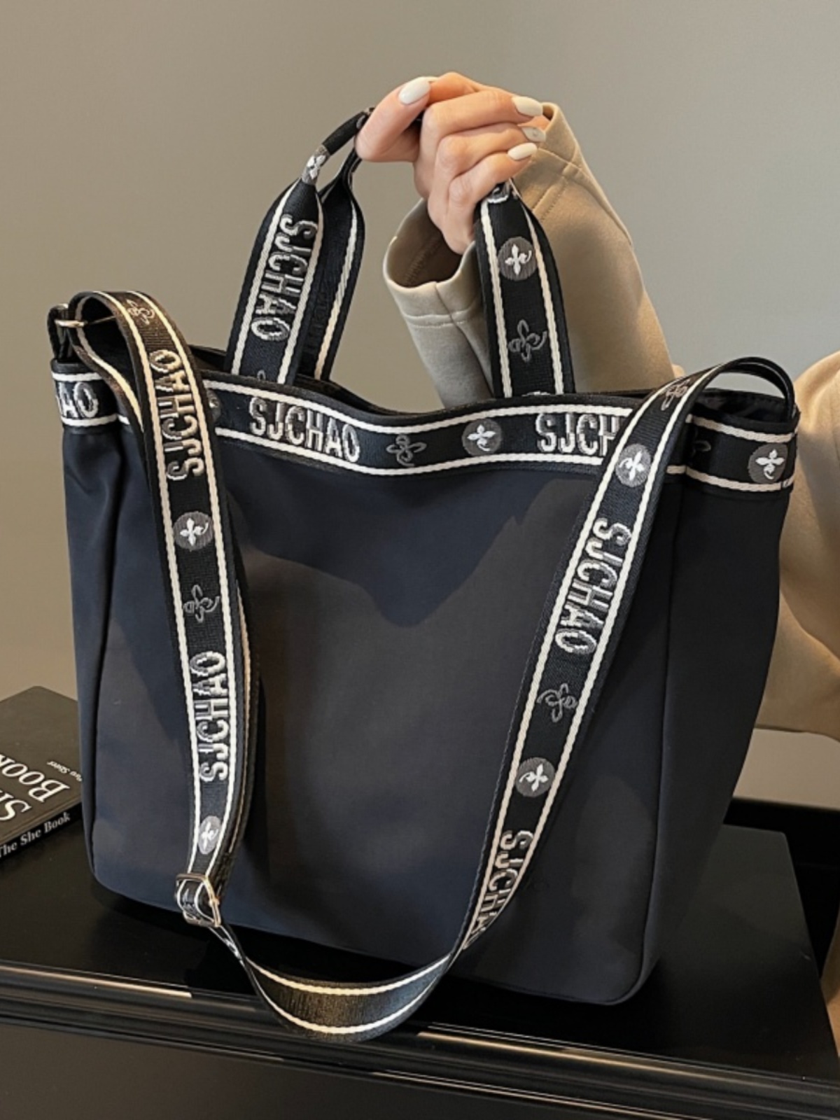 Large Capacity Nylon Tote Bag for Women, 2025 Commuter Handbag, Stylish College Student Crossbody Bag Large Capacity Nylon Tote Bag for Women, 2025 Commuter Handbag, Stylish College Student Crossbody Bag