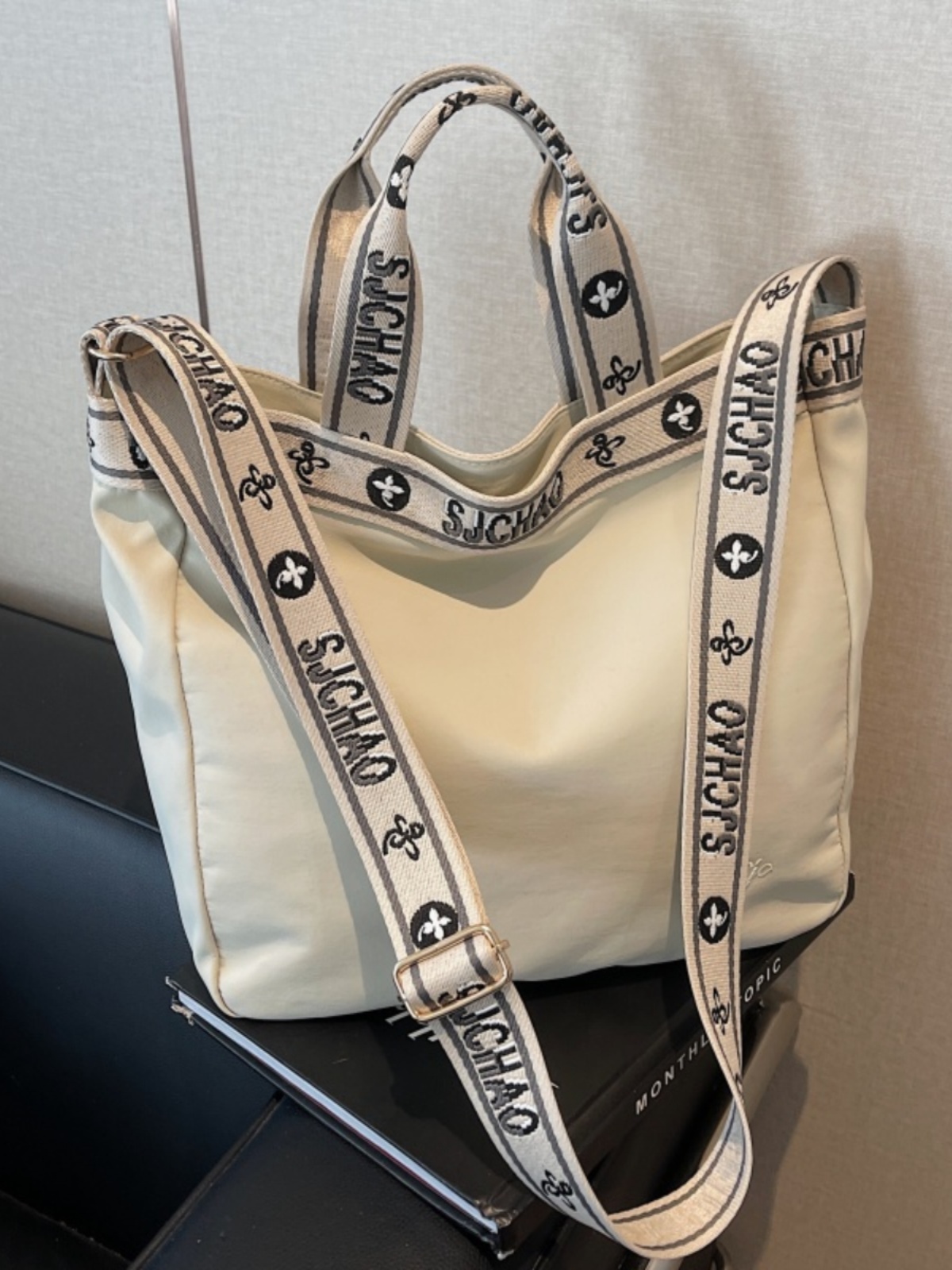 Large Capacity Nylon Tote Bag for Women, 2025 Commuter Handbag, Stylish College Student Crossbody Bag Large Capacity Nylon Tote Bag for Women, 2025 Commuter Handbag, Stylish College Student Crossbody Bag