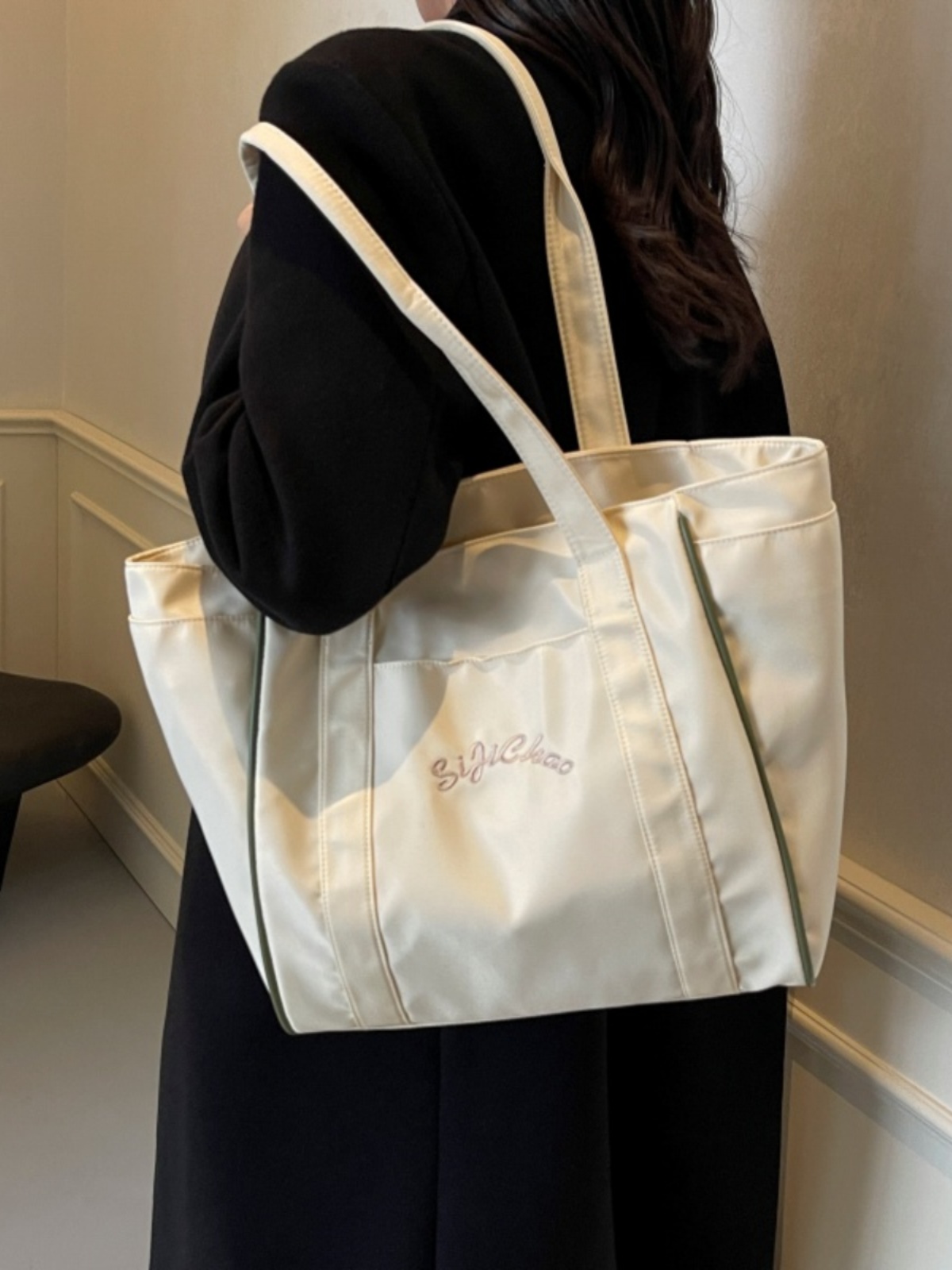 Large Capacity Nylon Tote Bag for Women, 2025 Spring/Summer Shoulder Bag for College, Commuting, and Classes Large Capacity Nylon Tote Bag for Women, 2025 Spring/Summer Shoulder Bag for College, Commuting, and Classes