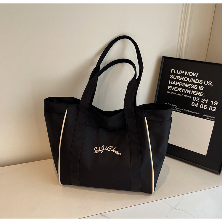 Large Capacity Nylon Tote Bag for Women, 2025 Spring/Summer Shoulder Bag for College, Commuting, and Classes Large Capacity Nylon Tote Bag for Women, 2025 Spring/Summer Shoulder Bag for College, Commuting, and Classes