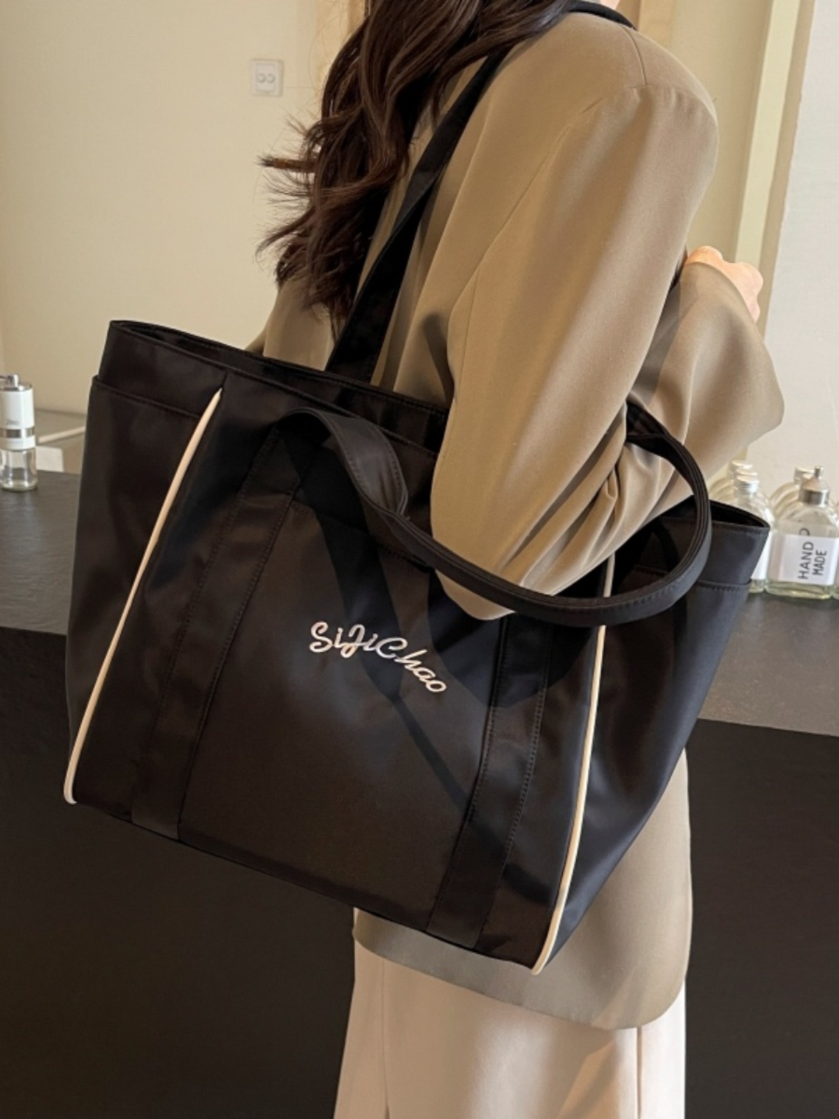 Large Capacity Nylon Tote Bag for Women, 2025 Spring/Summer Shoulder Bag for College, Commuting, and Classes Large Capacity Nylon Tote Bag for Women, 2025 Spring/Summer Shoulder Bag for College, Commuting, and Classes