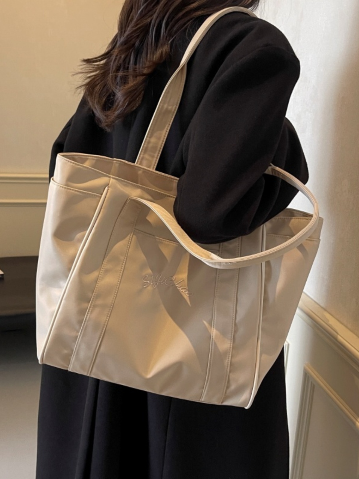Large Capacity Nylon Tote Bag for Women, 2025 Spring/Summer Shoulder Bag for College, Commuting, and Classes Large Capacity Nylon Tote Bag for Women, 2025 Spring/Summer Shoulder Bag for College, Commuting, and Classes