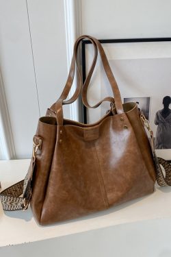 Large-Capacity Shoulder Bag for Commuting - Women's Retro Tote in Korean Style for Spring/Summer 2025 Fashion
