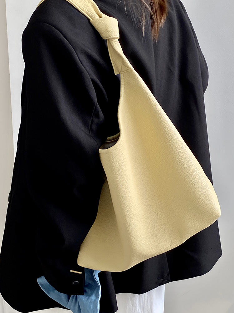 Large Capacity Tote Bag for Women - Niche Design for Spring & Summer, Versatile Shoulder & Hand-Held Style for Commuting & Classes Large Capacity Tote Bag for Women - Niche Design for Spring & Summer, Versatile Shoulder & Hand-Held Style for Commuting & Classes