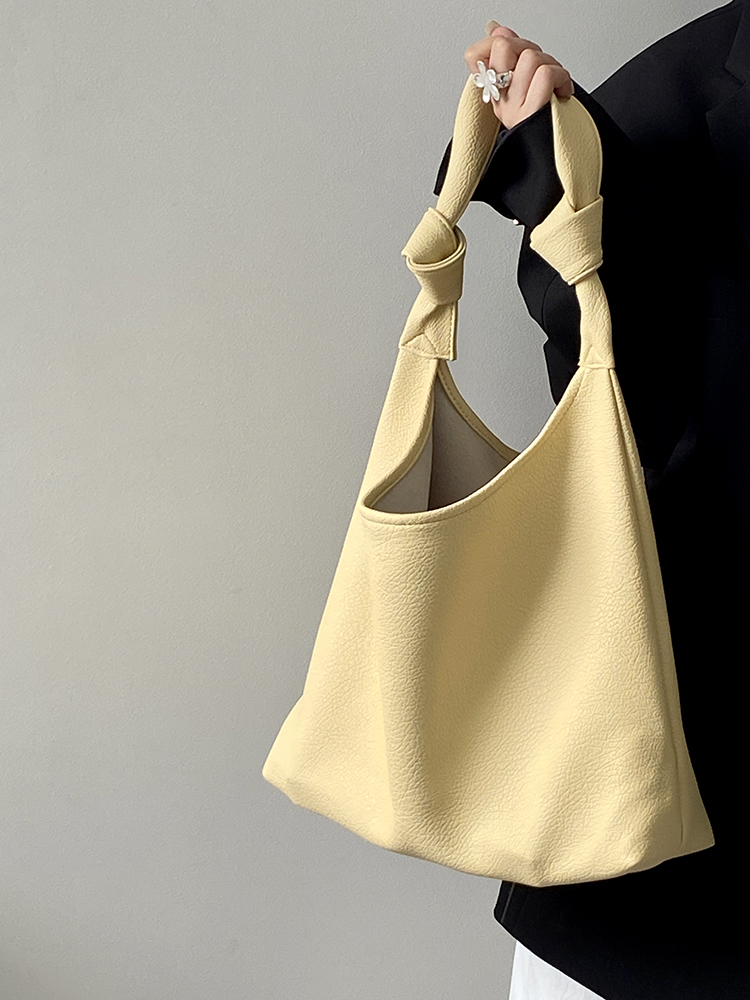 Large Capacity Tote Bag for Women - Niche Design for Spring & Summer, Versatile Shoulder & Hand-Held Style for Commuting & Classes Large Capacity Tote Bag for Women - Niche Design for Spring & Summer, Versatile Shoulder & Hand-Held Style for Commuting & Classes