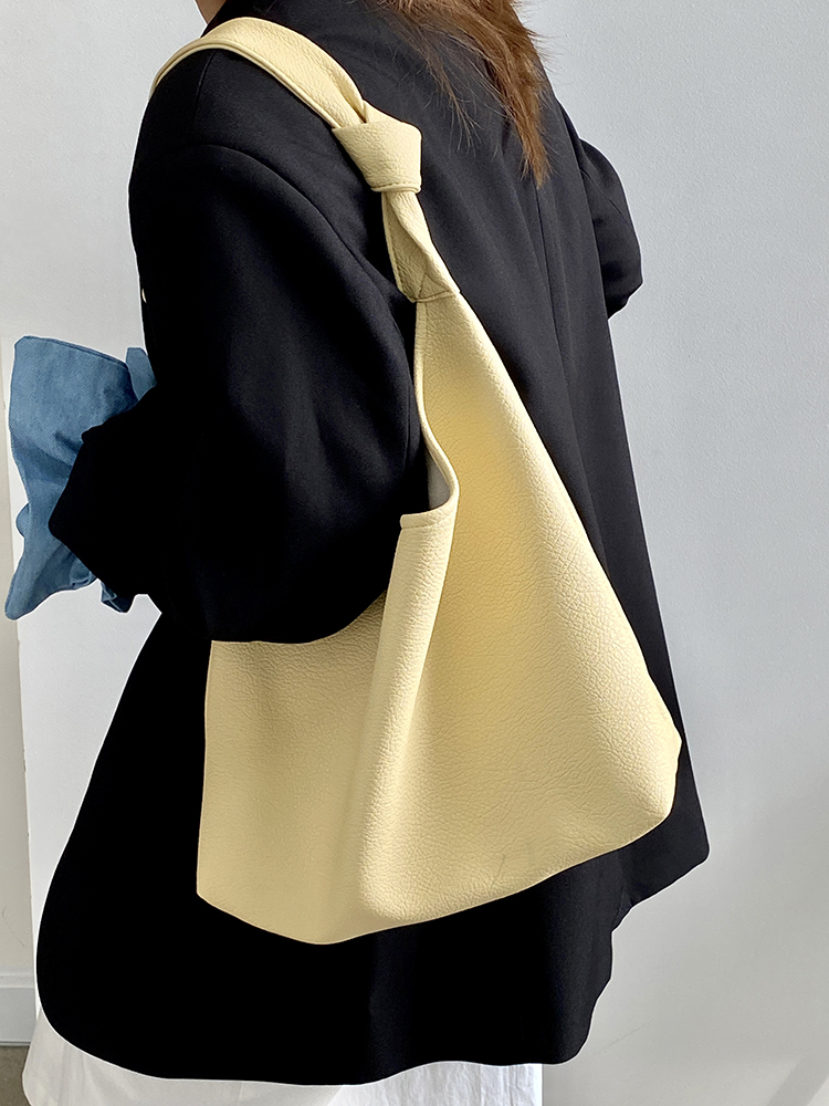 Large Capacity Tote Bag for Women - Niche Design for Spring & Summer, Versatile Shoulder & Hand-Held Style for Commuting & Classes Large Capacity Tote Bag for Women - Niche Design for Spring & Summer, Versatile Shoulder & Hand-Held Style for Commuting & Classes