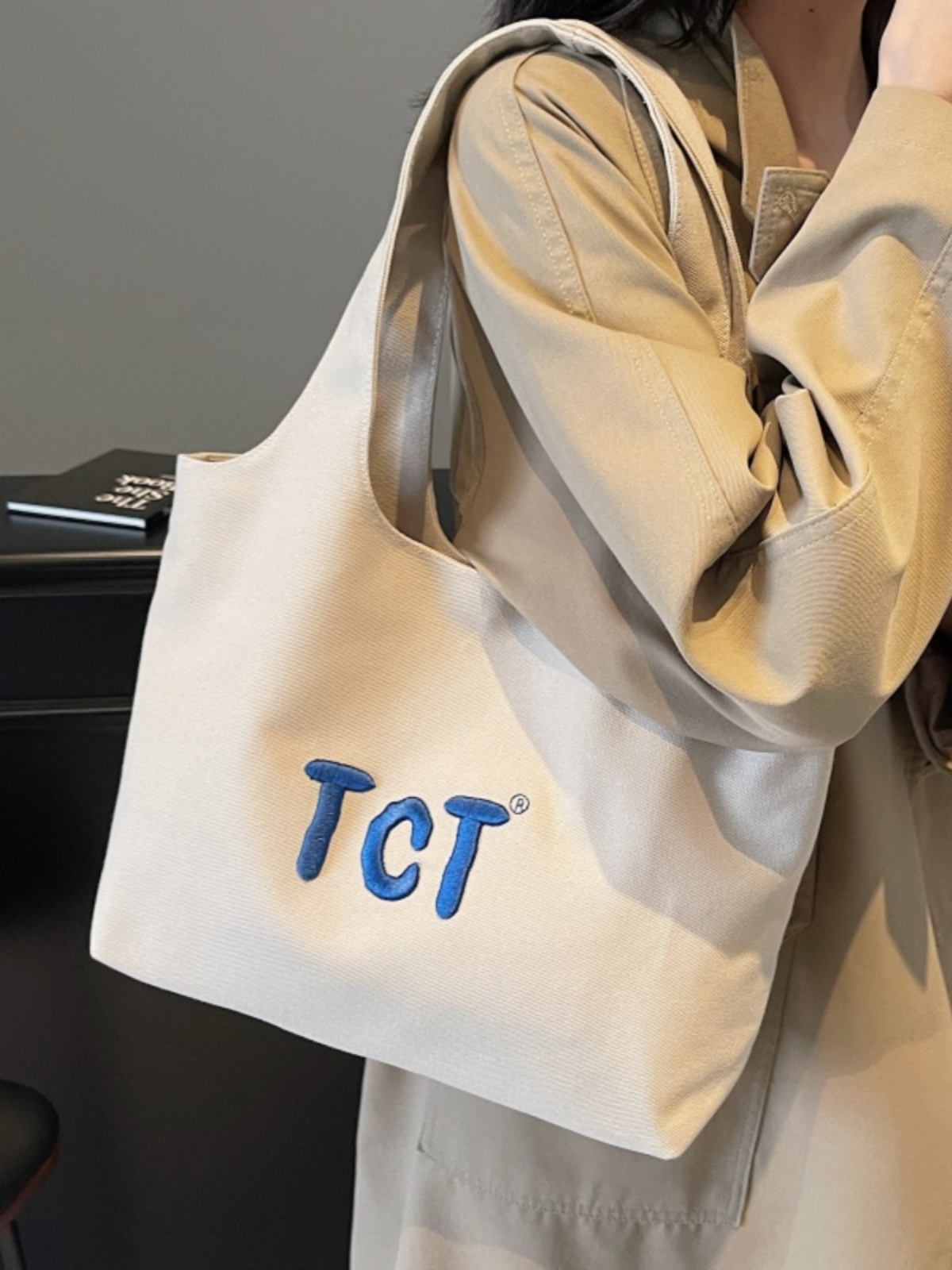 Large Capacity Women's Canvas Tote Bag 2025 - Embroidered Letter Design, Versatile Commuting Underarm Bag, Niche Style Large Capacity Women's Canvas Tote Bag 2025 - Embroidered Letter Design, Versatile Commuting Underarm Bag, Niche Style