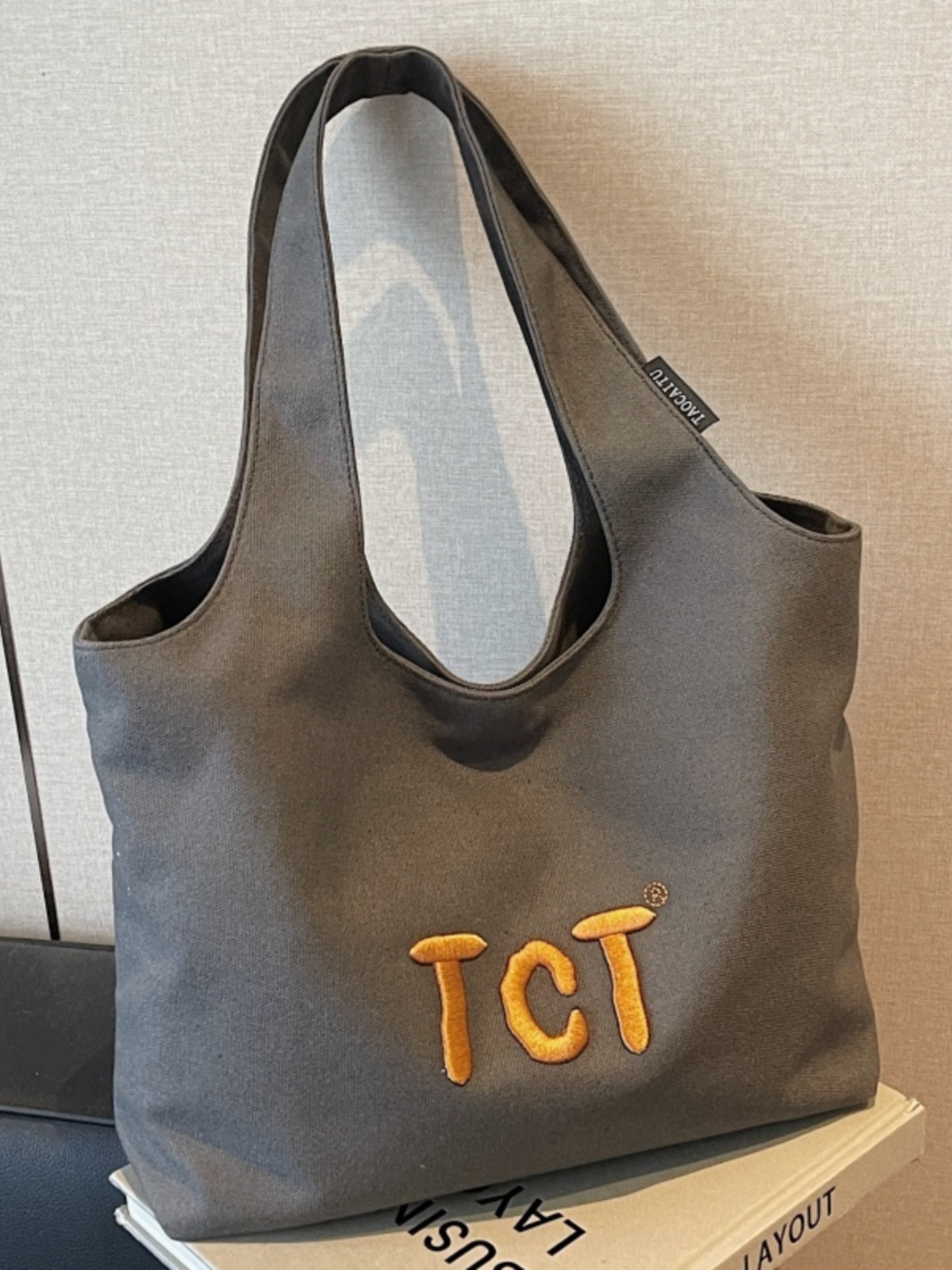 Large Capacity Women's Canvas Tote Bag 2025 - Embroidered Letter Design, Versatile Commuting Underarm Bag, Niche Style Large Capacity Women's Canvas Tote Bag 2025 - Embroidered Letter Design, Versatile Commuting Underarm Bag, Niche Style