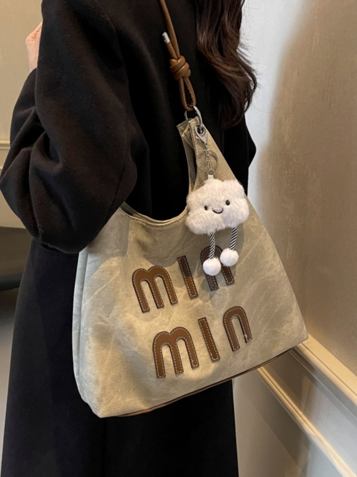 Large Capacity Women's Crossbody Bag - High-End Underarm Tote for Spring/Summer 2025, Stylish Commuting & Everyday Use Large Capacity Women's Crossbody Bag - High-End Underarm Tote for Spring/Summer 2025, Stylish Commuting & Everyday Use