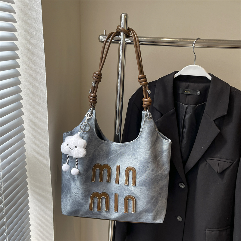 Large Capacity Women's Crossbody Bag - High-End Underarm Tote for Spring/Summer 2025, Stylish Commuting & Everyday Use Large Capacity Women's Crossbody Bag - High-End Underarm Tote for Spring/Summer 2025, Stylish Commuting & Everyday Use