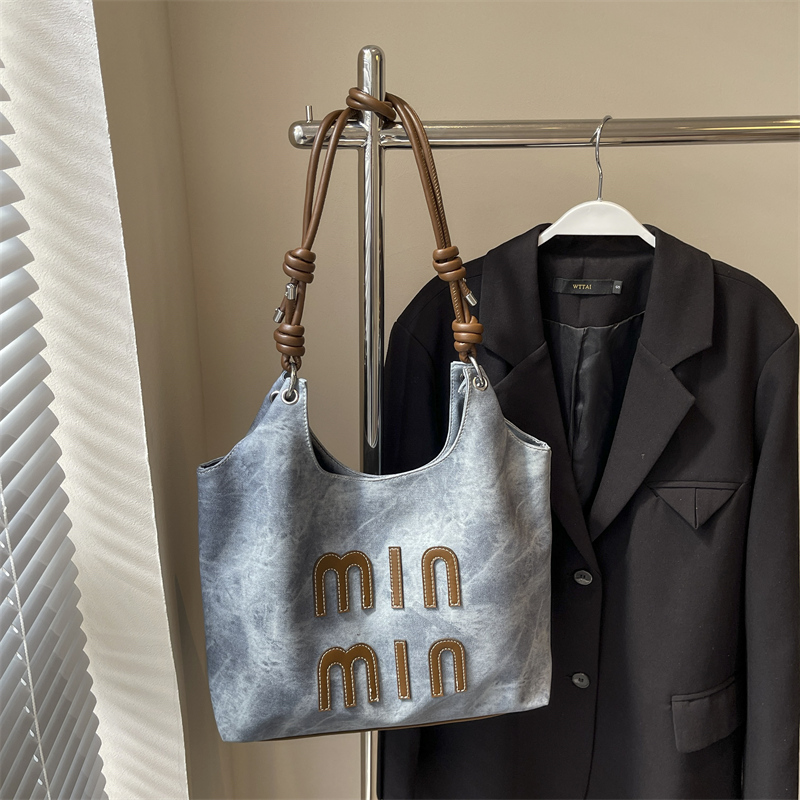 Large Capacity Women's Crossbody Bag - High-End Underarm Tote for Spring/Summer 2025, Stylish Commuting & Everyday Use Large Capacity Women's Crossbody Bag - High-End Underarm Tote for Spring/Summer 2025, Stylish Commuting & Everyday Use