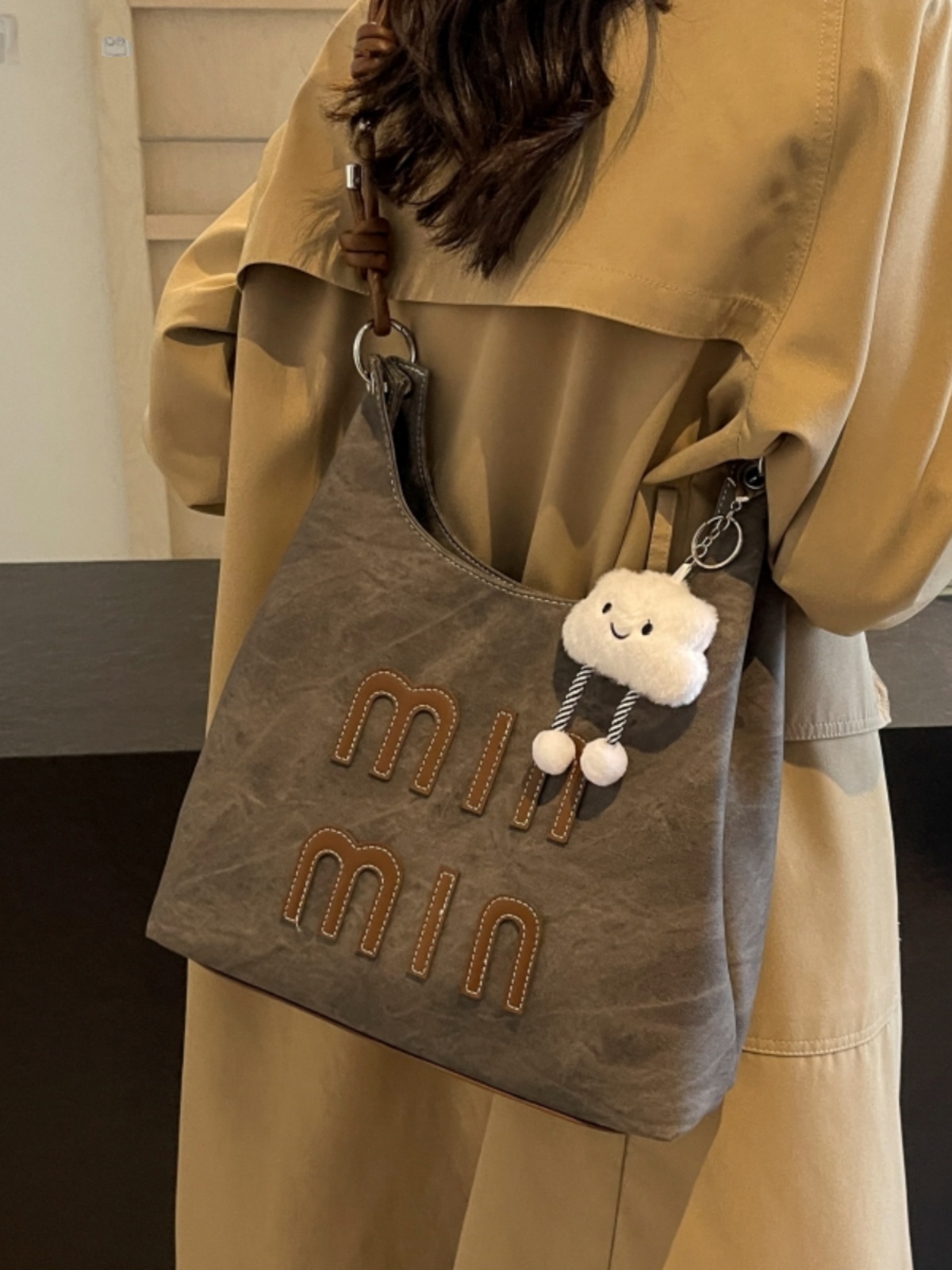 Large Capacity Women's Crossbody Bag - High-End Underarm Tote for Spring/Summer 2025, Stylish Commuting & Everyday Use Large Capacity Women's Crossbody Bag - High-End Underarm Tote for Spring/Summer 2025, Stylish Commuting & Everyday Use