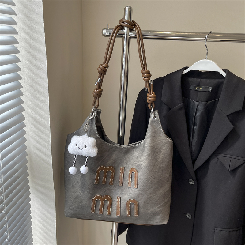 Large Capacity Women's Crossbody Bag - High-End Underarm Tote for Spring/Summer 2025, Stylish Commuting & Everyday Use Large Capacity Women's Crossbody Bag - High-End Underarm Tote for Spring/Summer 2025, Stylish Commuting & Everyday Use